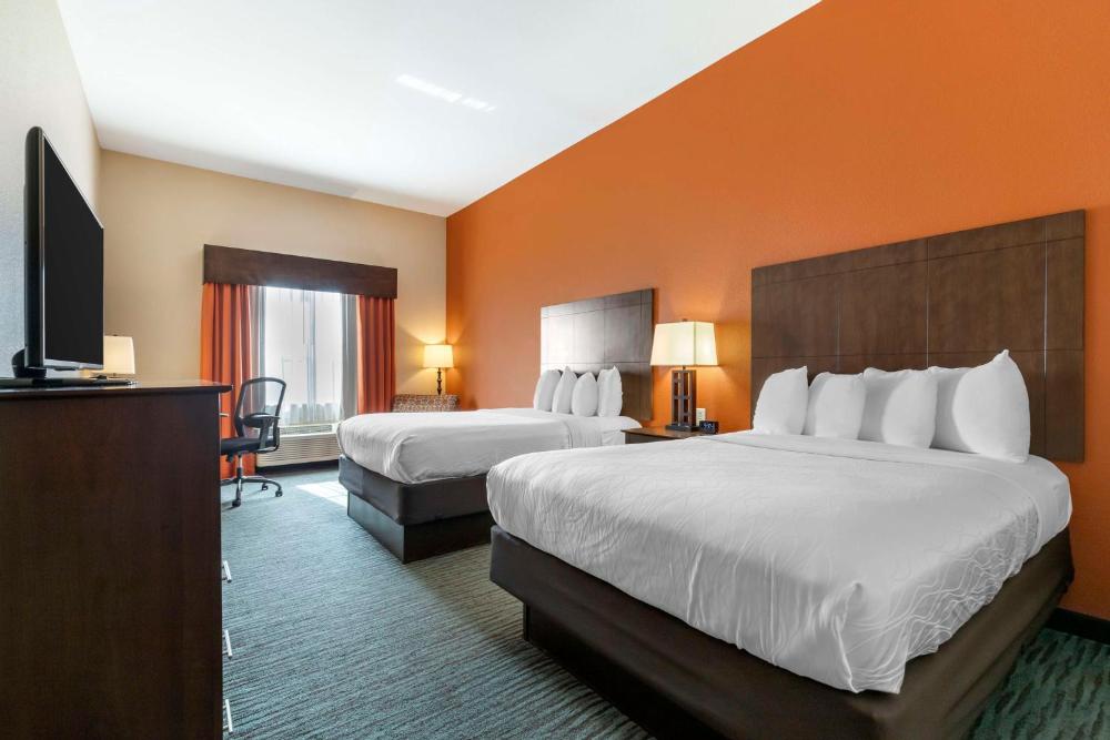 Queen Room with Two Queen Beds - Non-Smoking interior